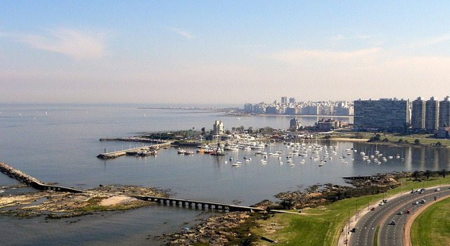 MONTEVIDEO CITY PACK con ferry desde Buenos Aires 2