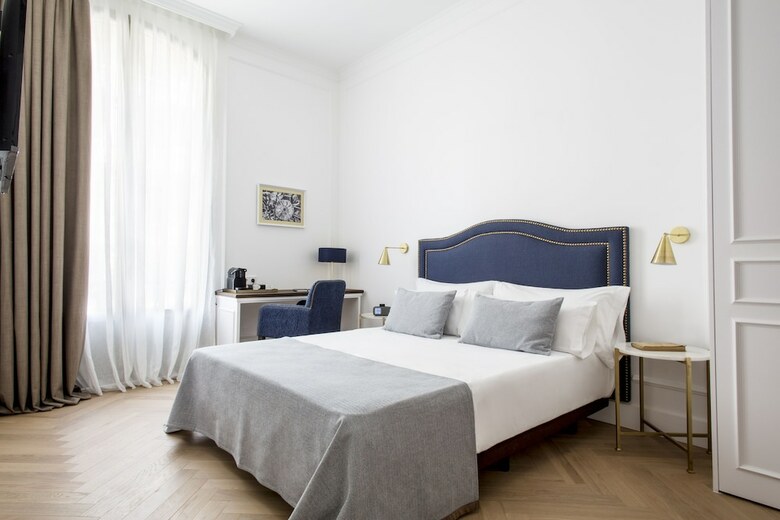 Hotel Midmost