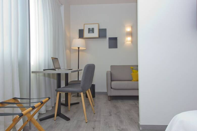 Aparthotel Atenea Vall�s