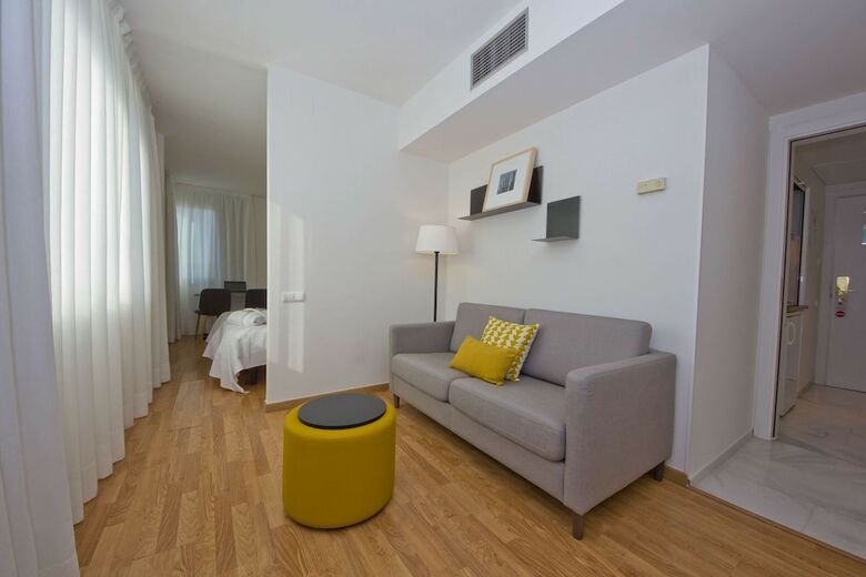 Aparthotel Atenea Vall�s