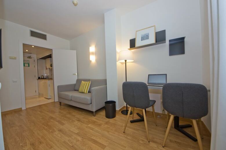 Aparthotel Atenea Vall�s