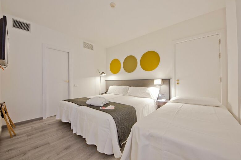 Aparthotel Atenea Vall�s