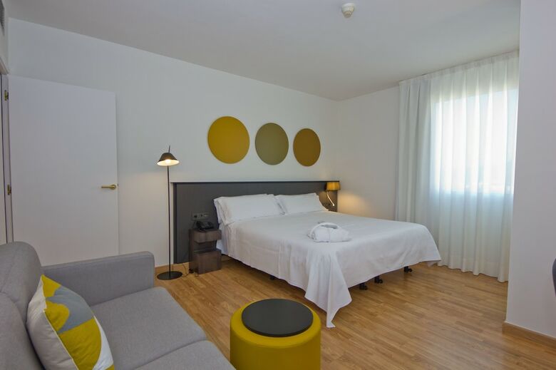 Aparthotel Atenea Vall�s
