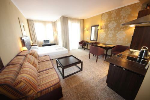 Menada Apartments In Royal Beach