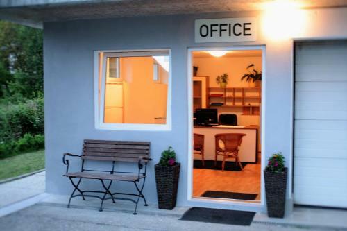 Pro's Apartment