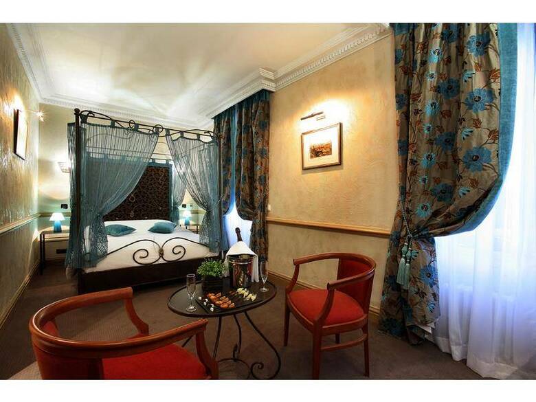 Hotel Ch�teau Des Comtes De Challes