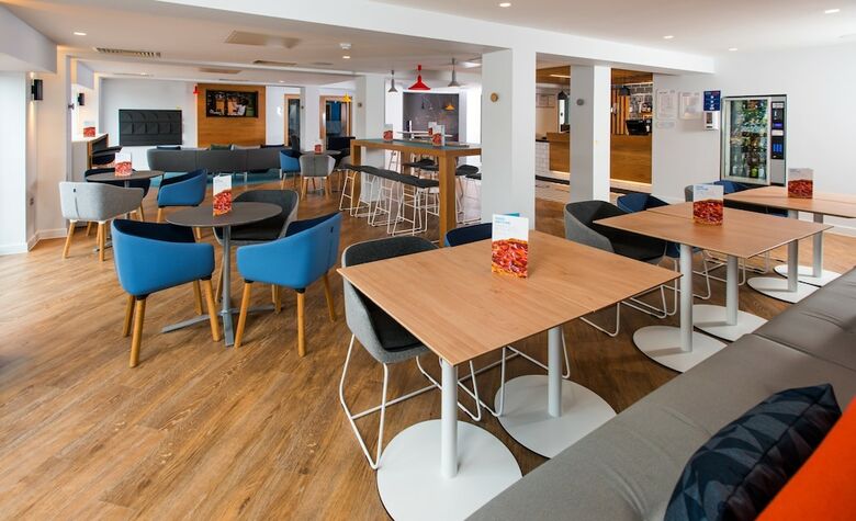 Hotel Express By Holiday Inn Cardiff Bay