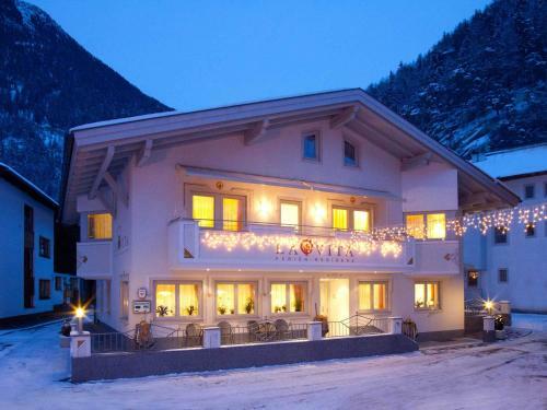 Hostal Ferienresidenz La Vita