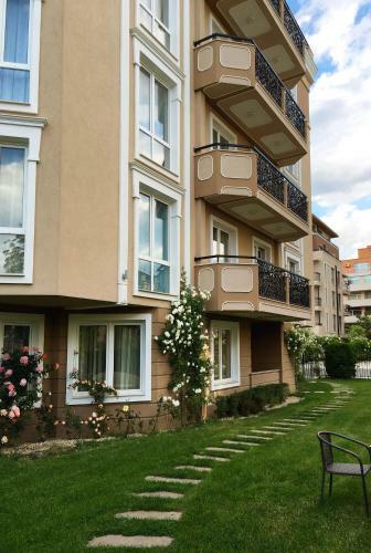 Deluxe Private Apartment