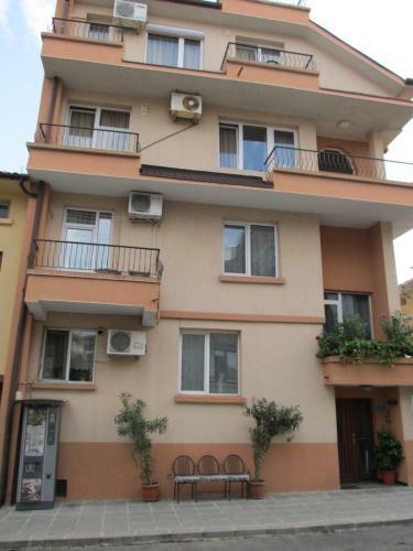 Private Home Yani Popov