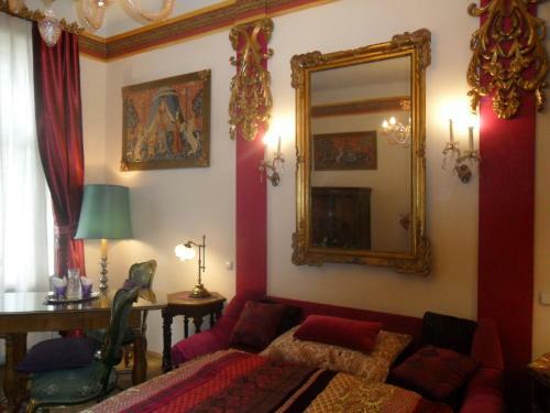 Hostal B&B Near Castle