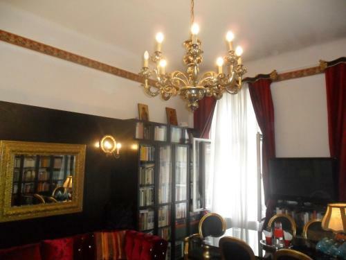 Hostal B&B Near Castle