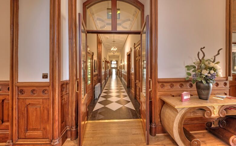 Newton Hotel