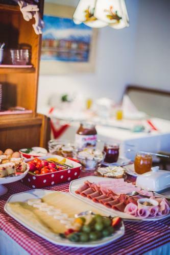 Hostal Alpenhaus Monte