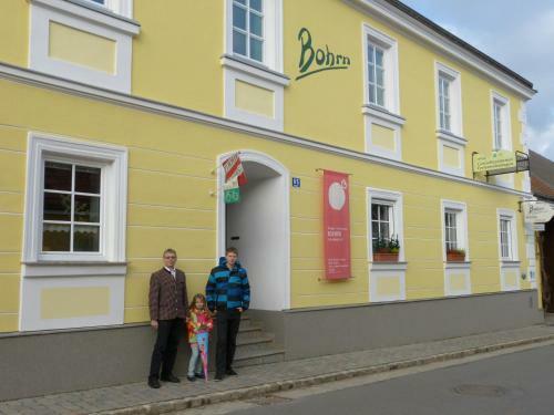Hostal Weingut Bohrn Himmelbett
