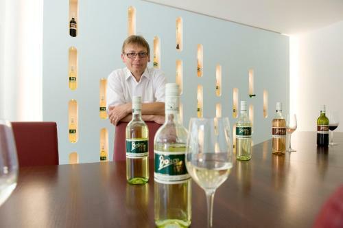 Hostal Weingut Bohrn Himmelbett