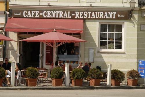 Hostal Madar Caf� Central Melk