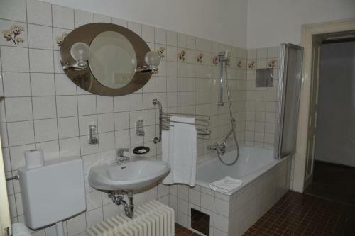Hostal Madar Caf� Central Melk