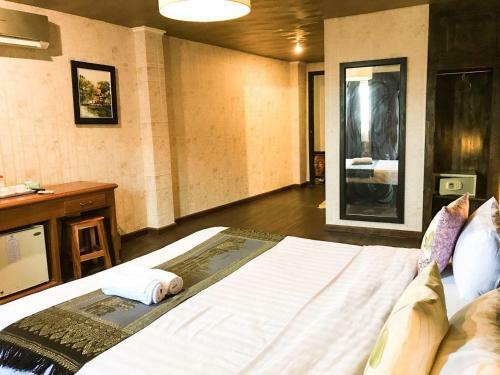 River Star Hotel