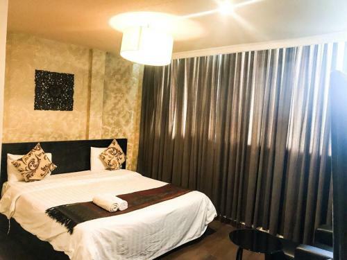 River Star Hotel