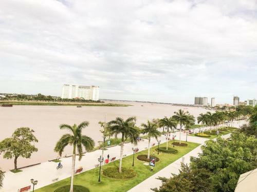 River Star Hotel