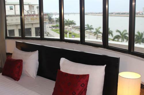 River Star Hotel