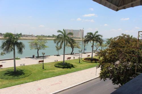 River Star Hotel