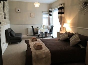 Albergue Burton Villa Guest House