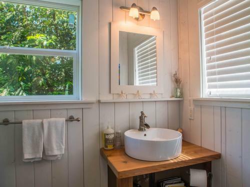 Surfs Inn Rainforest Cottages