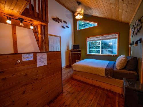 Surfs Inn Rainforest Cottages