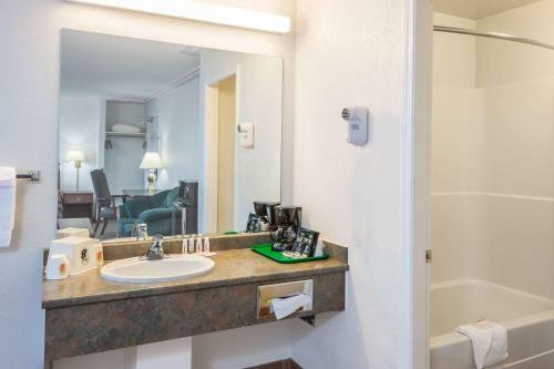 Hotel Super 8 By Wyndham 100 Mile House