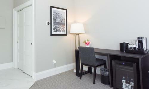 124 On Queen Hotel & Spa