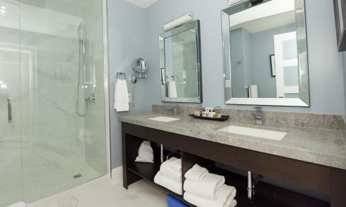124 On Queen Hotel & Spa