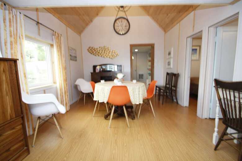 Lakefront Cottage In Manitou Beach