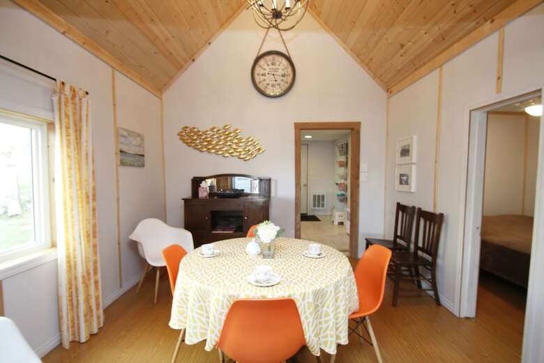 Lakefront Cottage In Manitou Beach