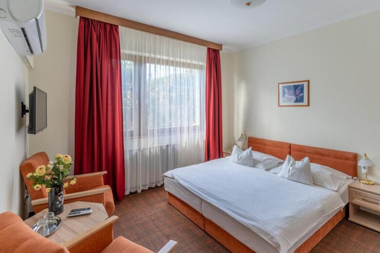 Hotel Moln�r