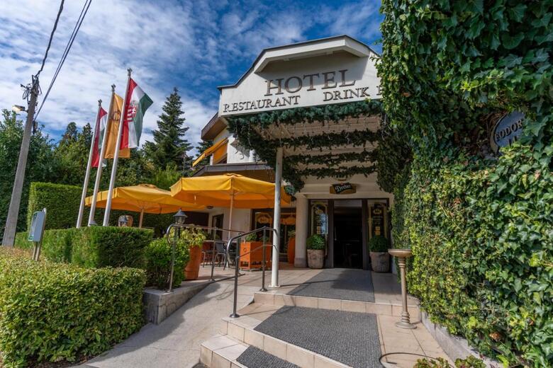 Hotel Moln�r