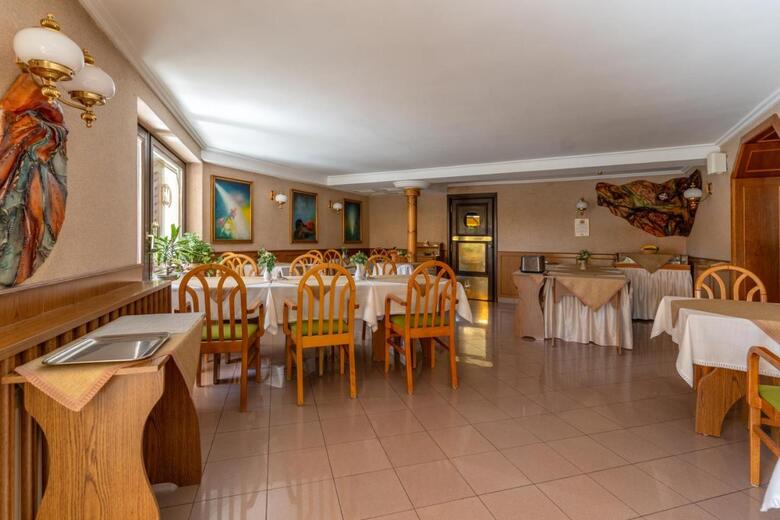 Hotel Moln�r