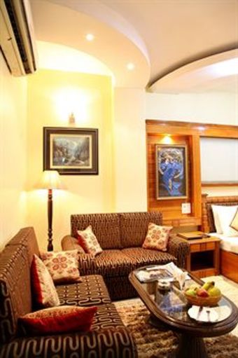 Hotel Tjs Royale