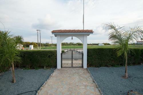 Makronissos Beach Villas