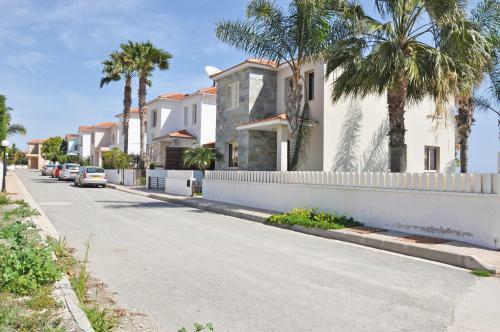 Villa Waves