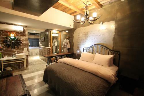 February Hotel Hwanggeum