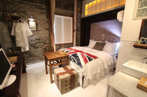 February Hotel Hwanggeum