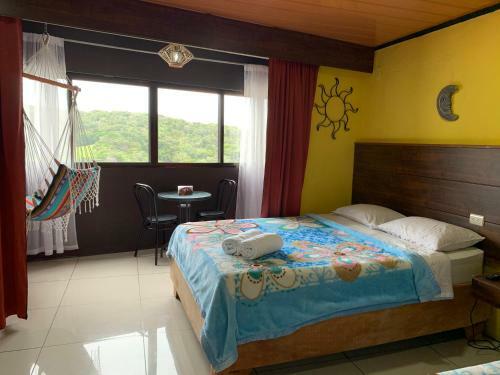 Hostal Hammock House