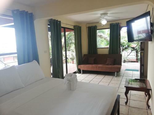 Posada Paradise Inn