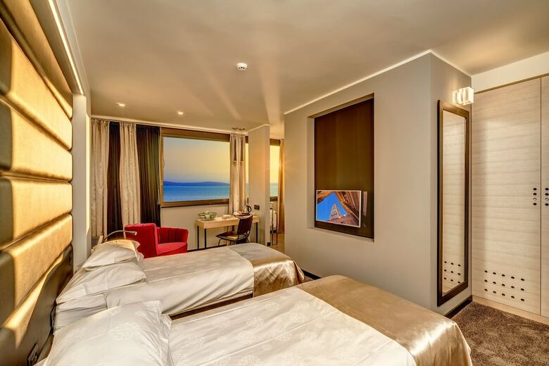 Hostal The View Luxury Rooms