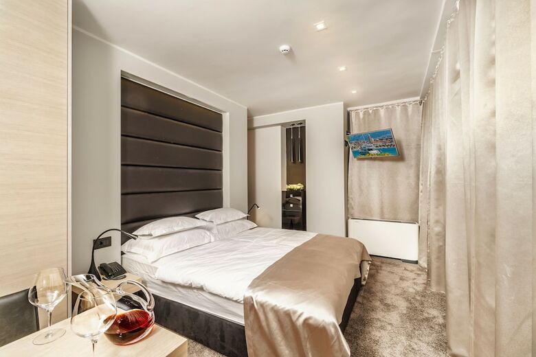 Hostal The View Luxury Rooms