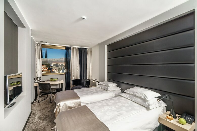 Hostal The View Luxury Rooms