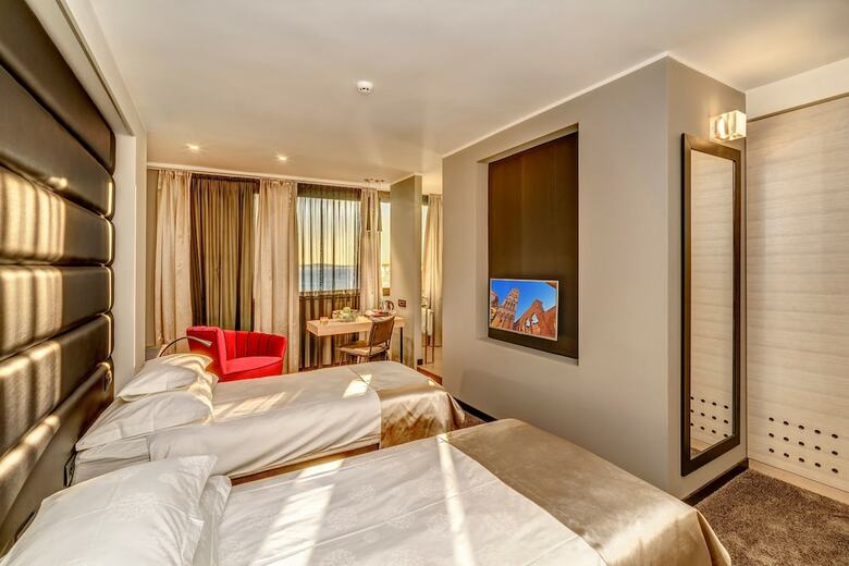 Hostal The View Luxury Rooms