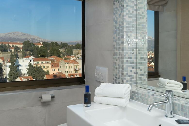 Hostal The View Luxury Rooms